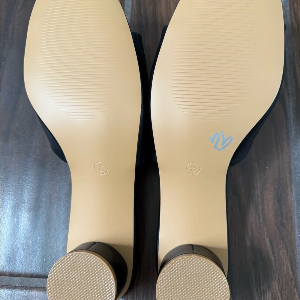 NWOT Coutgo Black Women's Shoes with Circle Heel